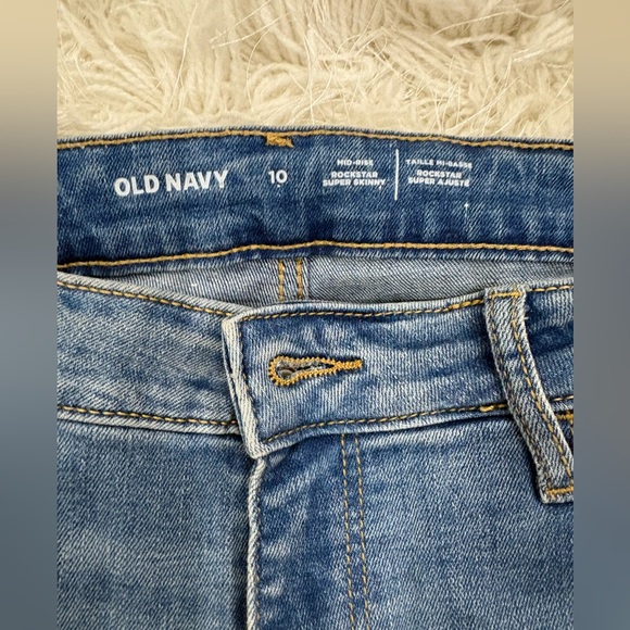 old navy jeans - EUC - worn once mid rise jeans - Picture 2 of 2